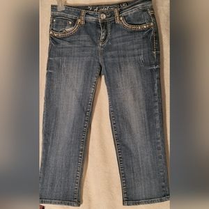 L.A. Idol Jeans Denim Capris. Size 9. Like New. Gently Worn Twice.